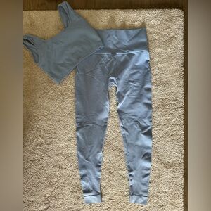 SET ACTIVE workout set in Light Blue